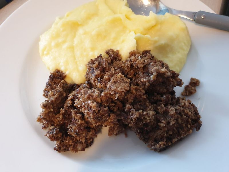 Tiedosto:Haggis and tatties.jpg