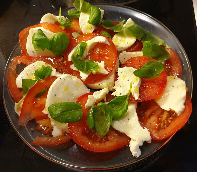 Tiedosto:Insalata caprese.jpg